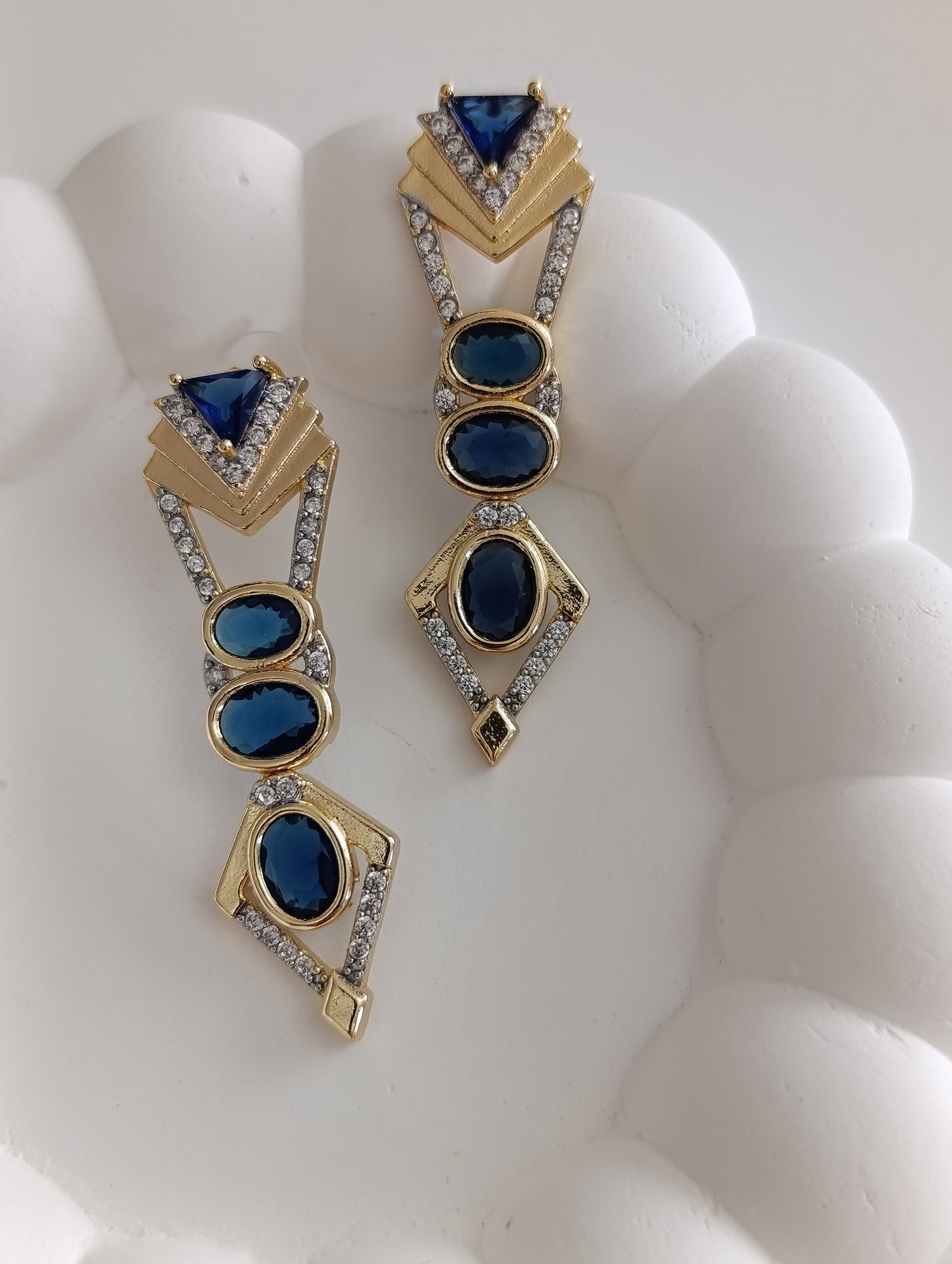 Shadiva Taş Detaylı Altın Küpe