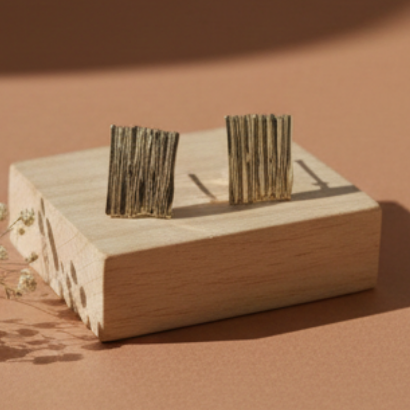 Shadiva Marka Model Çizgi Detaylı Gold Plaka Küpe