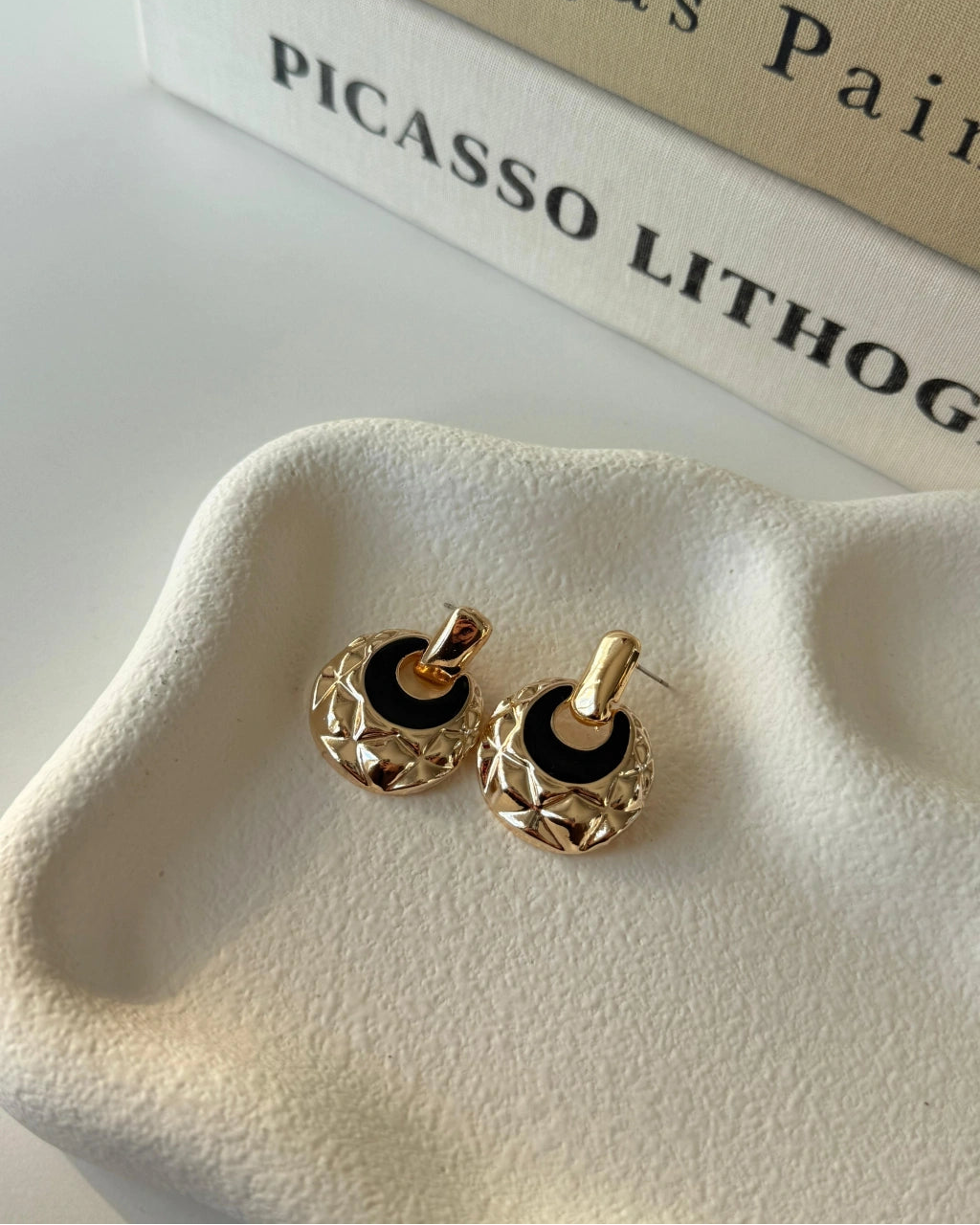 Shadiva Marka Model Siyah Detay Küpe