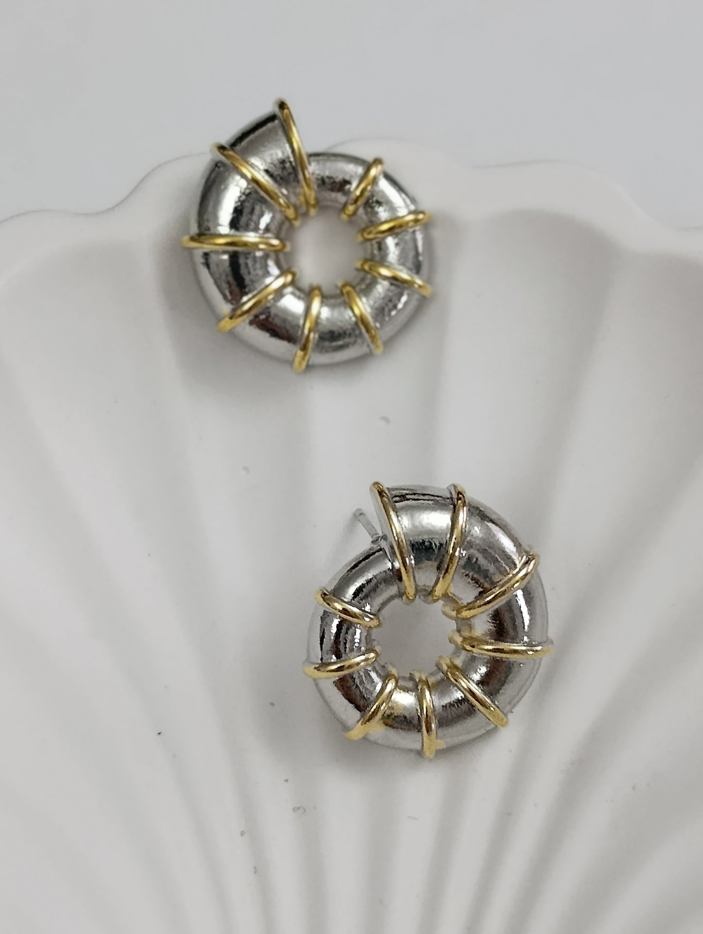 Shadiva Bold Circle Küpe