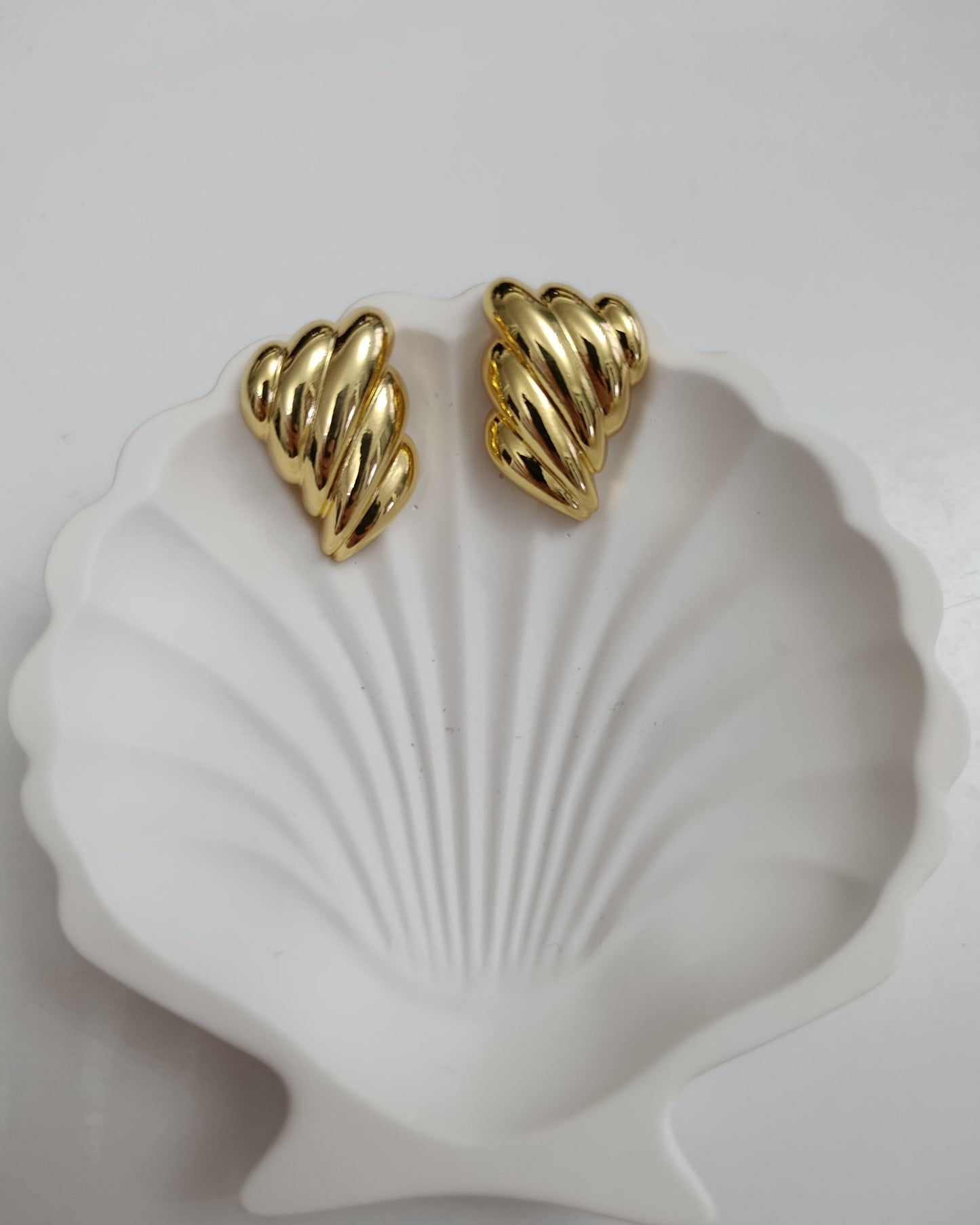 Shadiva Wave Altın Dokulu Küpe