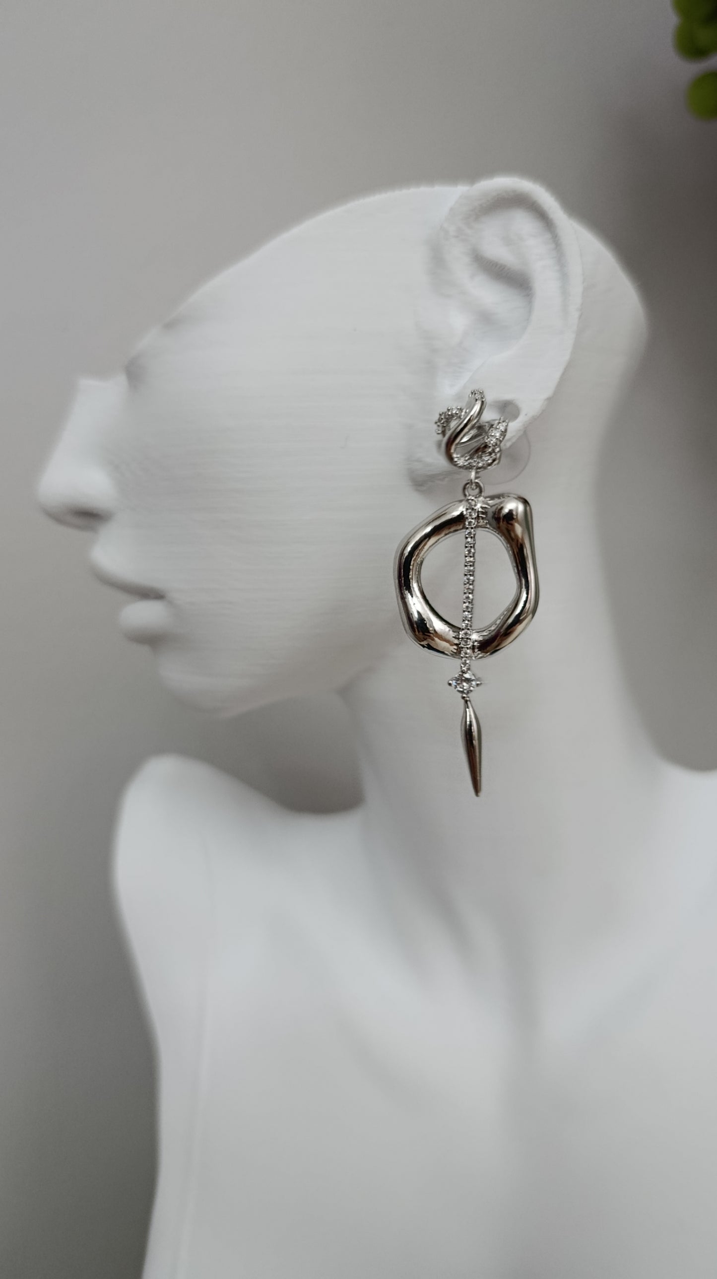 Shadiva Loop Silver Küpe