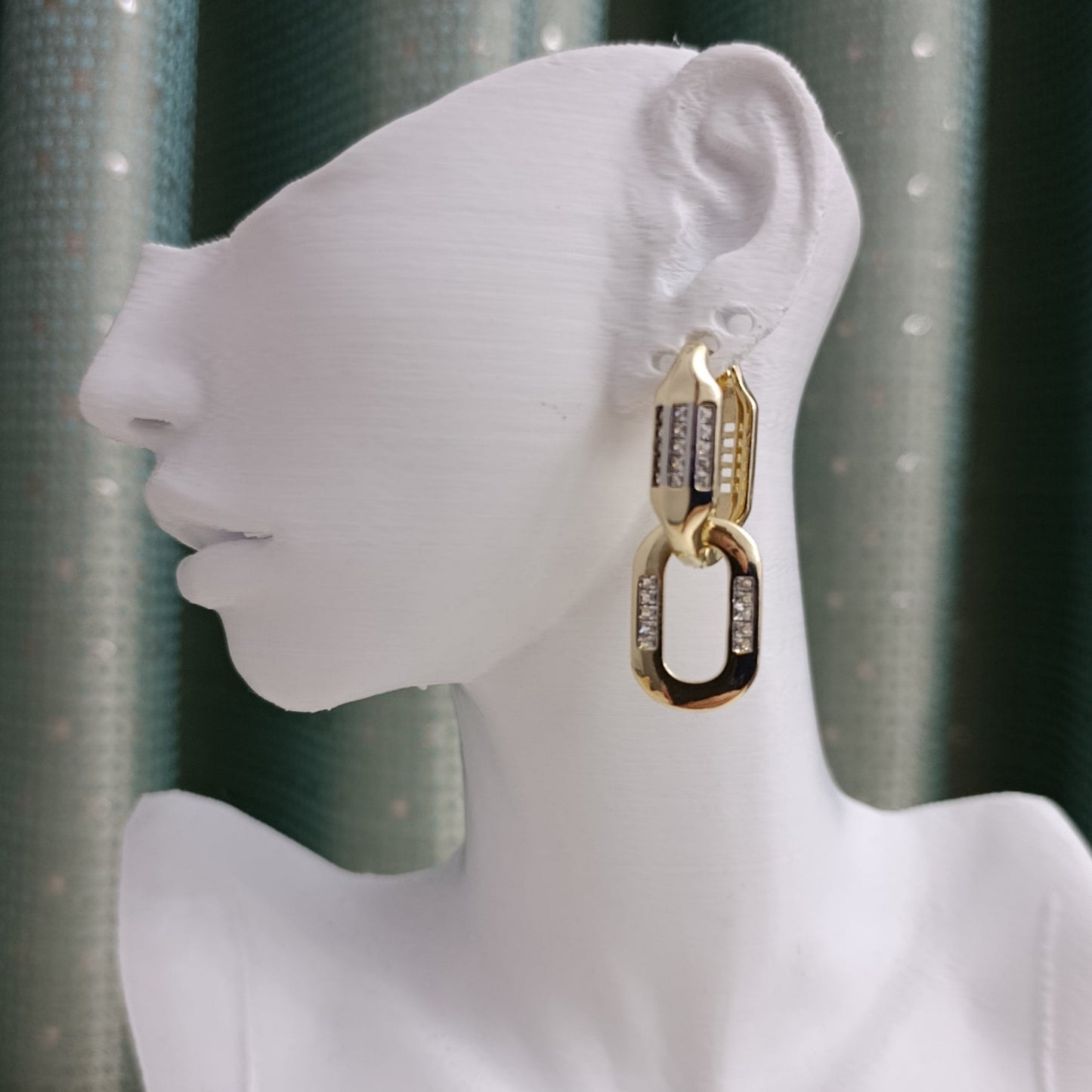 Shadiva Gold Premium Seri Sallantılı Zirkon Taşlı Küpe