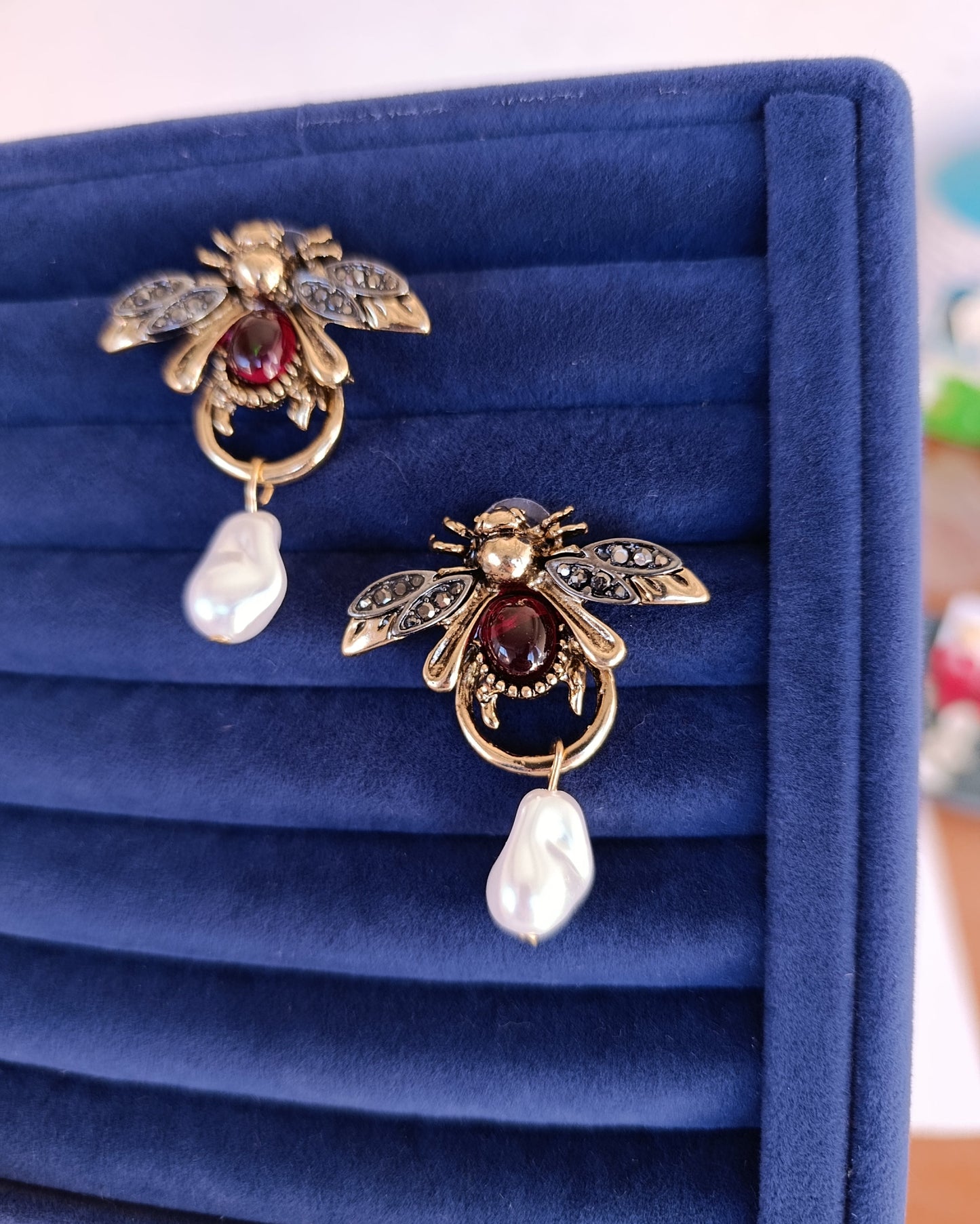 Shadiva Vintage Seri İncili Gold Arı Küpe