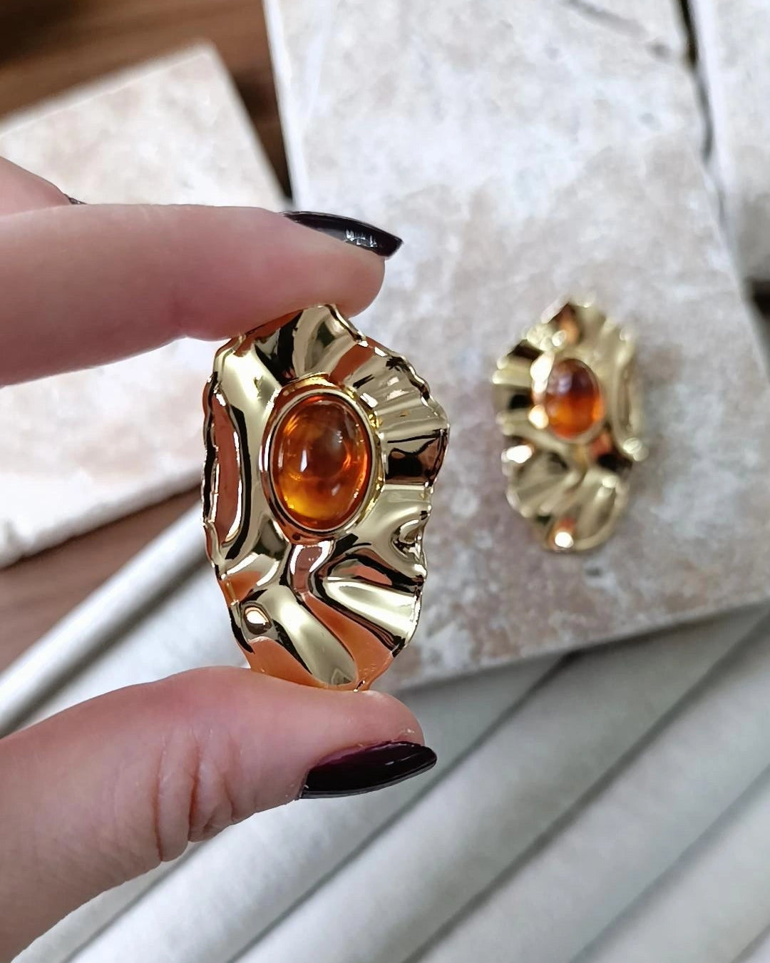 Shadiva Marka Model Kehribar Taşlı Gold Plaka Küpe