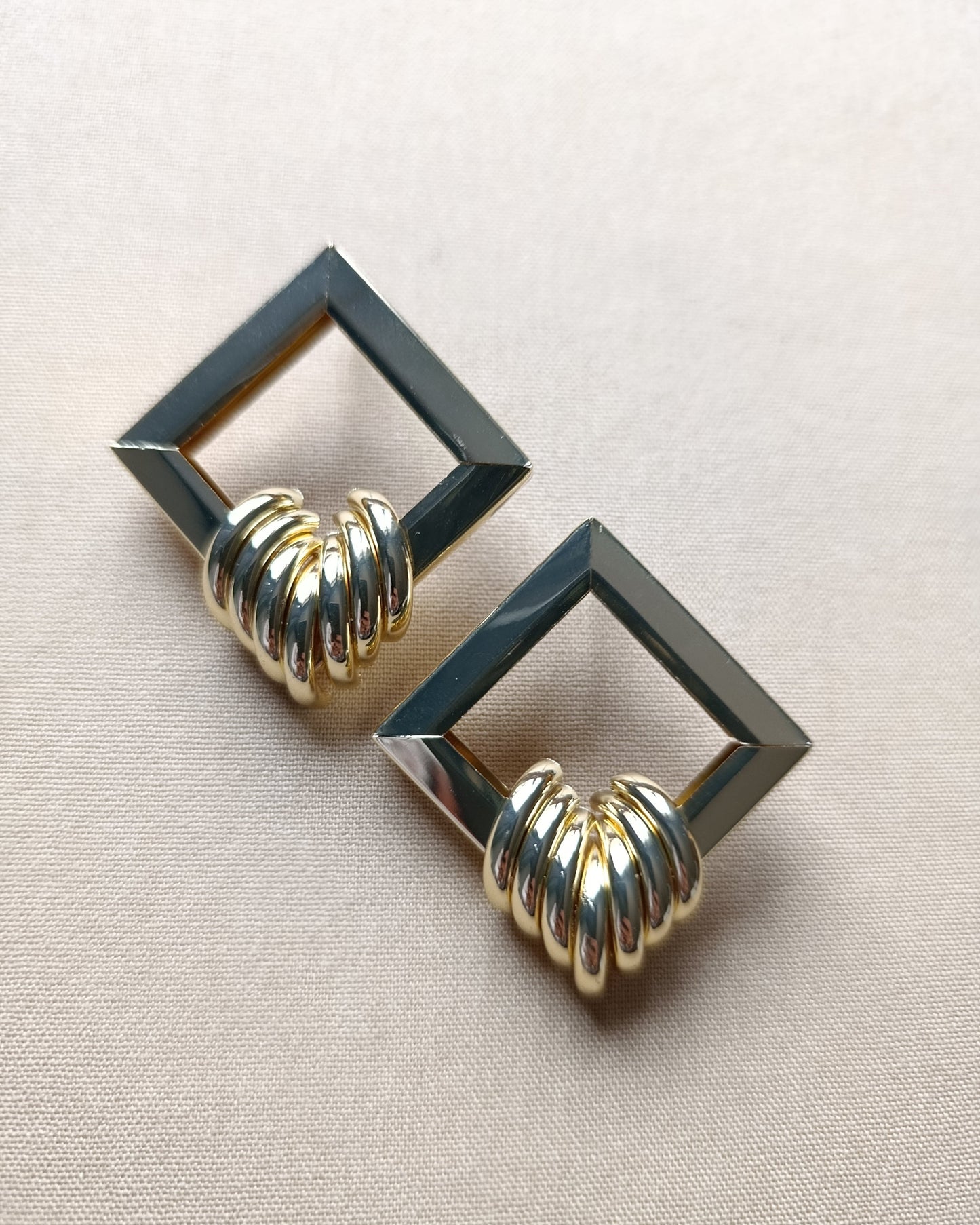 Shadiva Marka Model Kare Gold Küpe