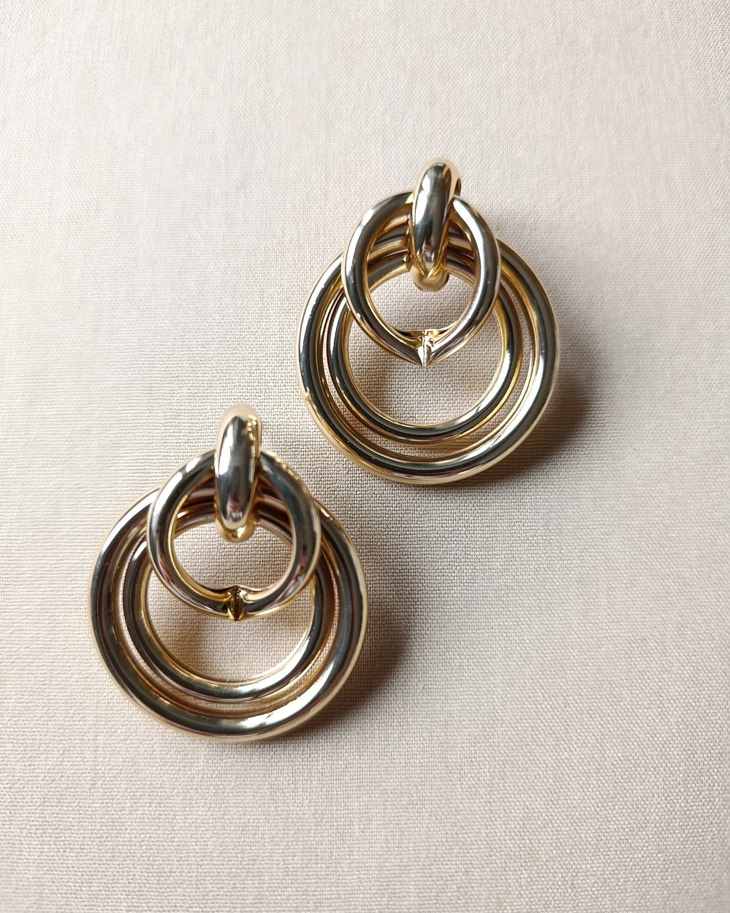 Shadiva Marka Model Gold Sıralı Yuvarlak Metal Küpe