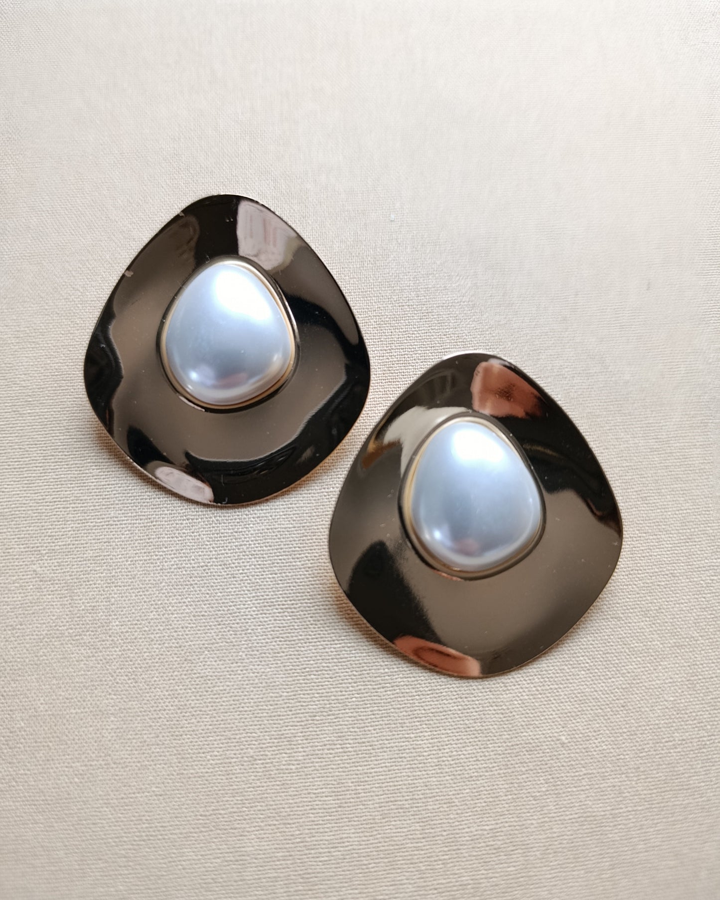 Shadiva Marka Model İnci Detaylı Plaka Küpe