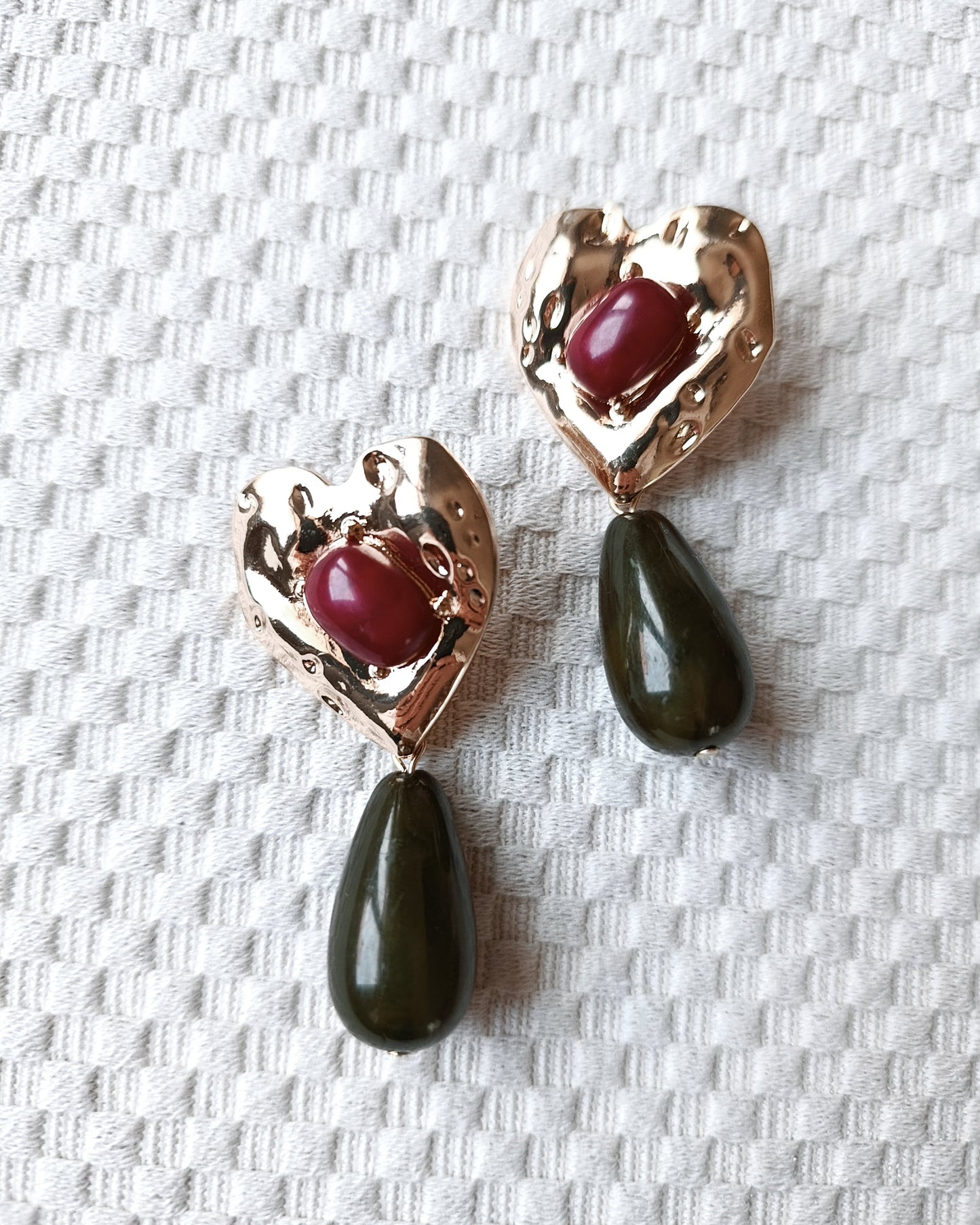 Shadiva Bordo Taşlı ve Zeytin Yeşili Damla Detaylı Statement Küpe