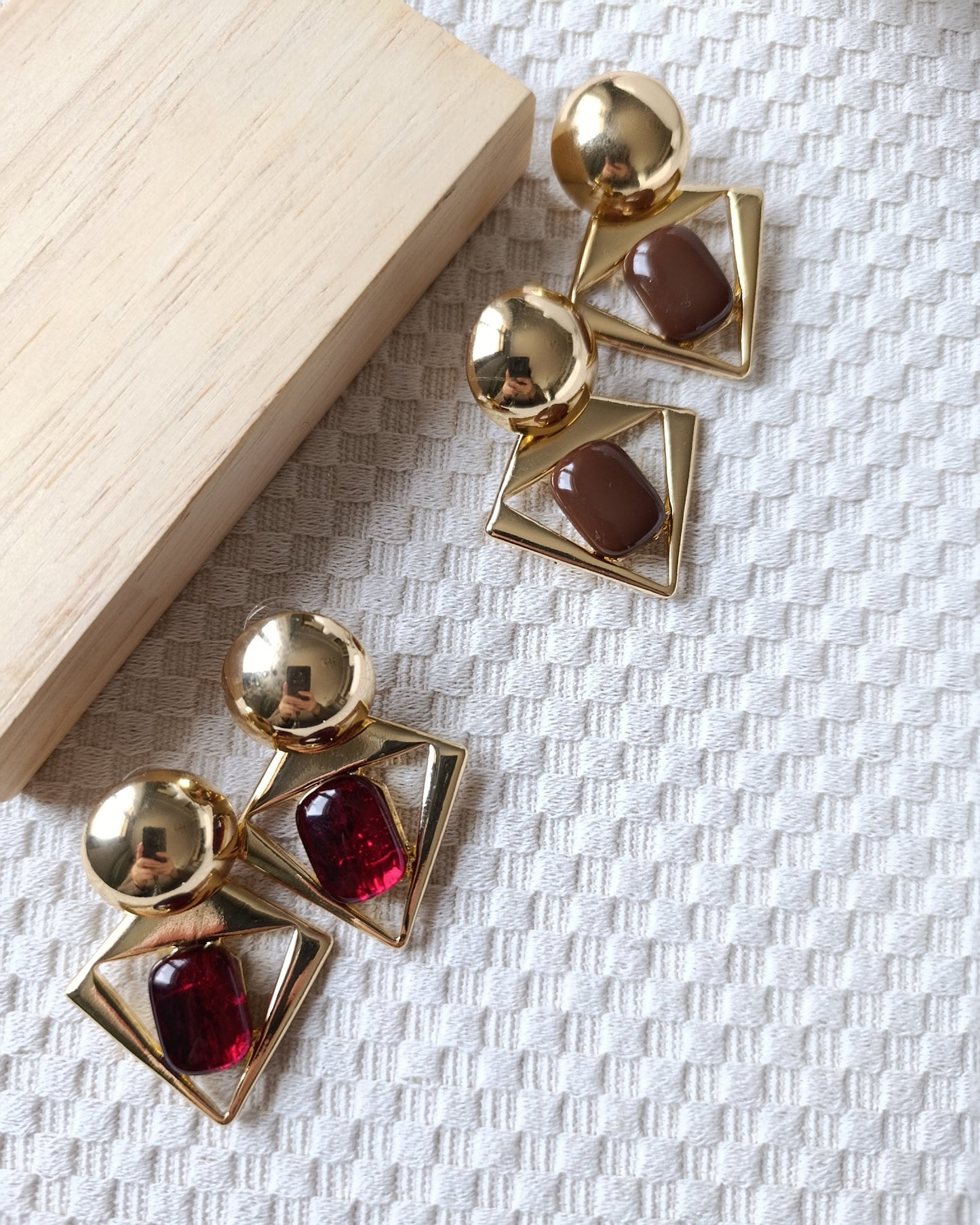 Shadiva Bordo Mine Detaylı Altın Rengi Geometrik Küpe
