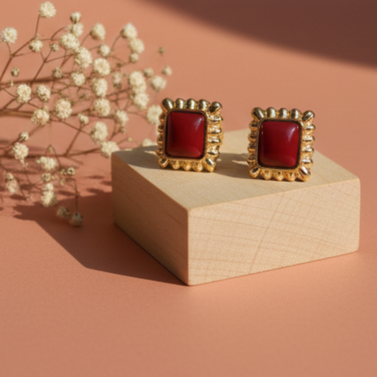 Shadiva Kırmızı Renk Marka Model Kare Gold Küpe