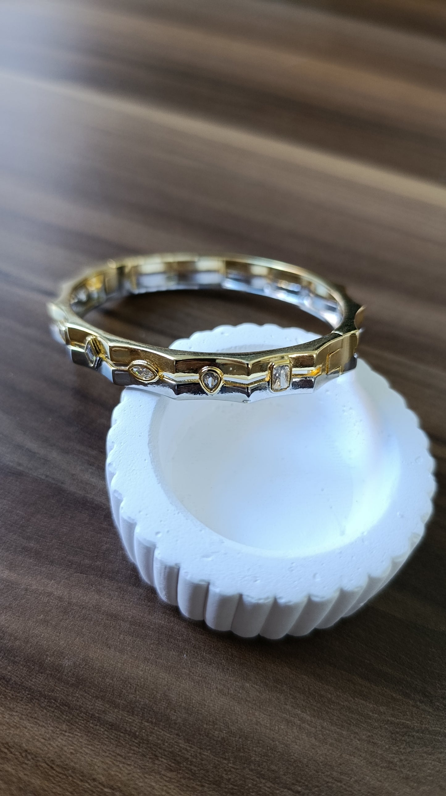 Shadiva İşlemeli Altın Bileklik