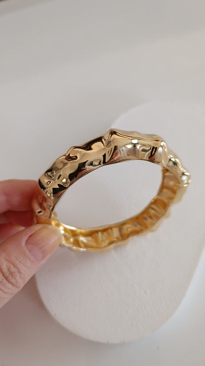 Gold Plaka Büzgü Detaylı Bileklik