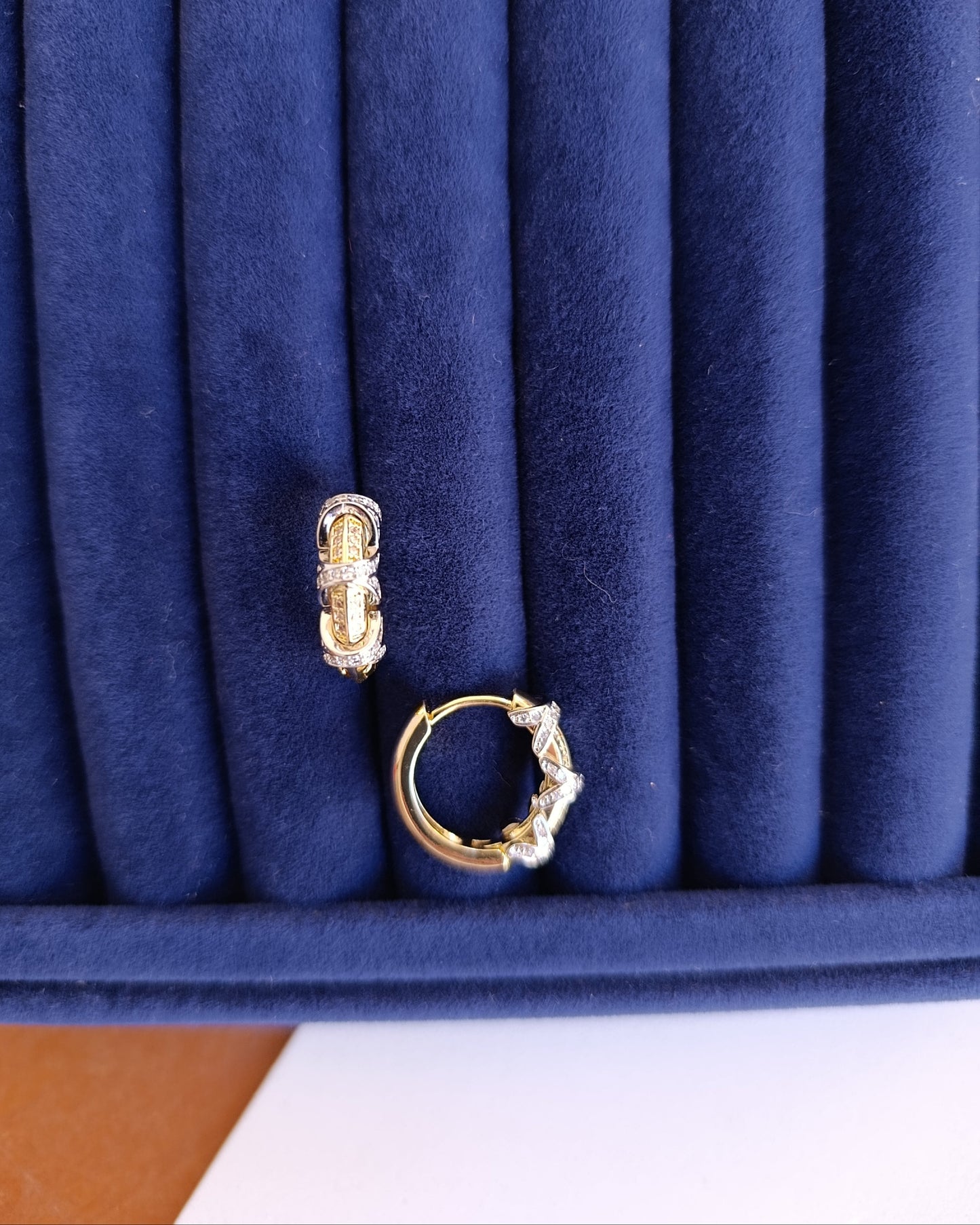 Shadiva Gold Silver Zirkon Taşlı Minimal Halka Küpe