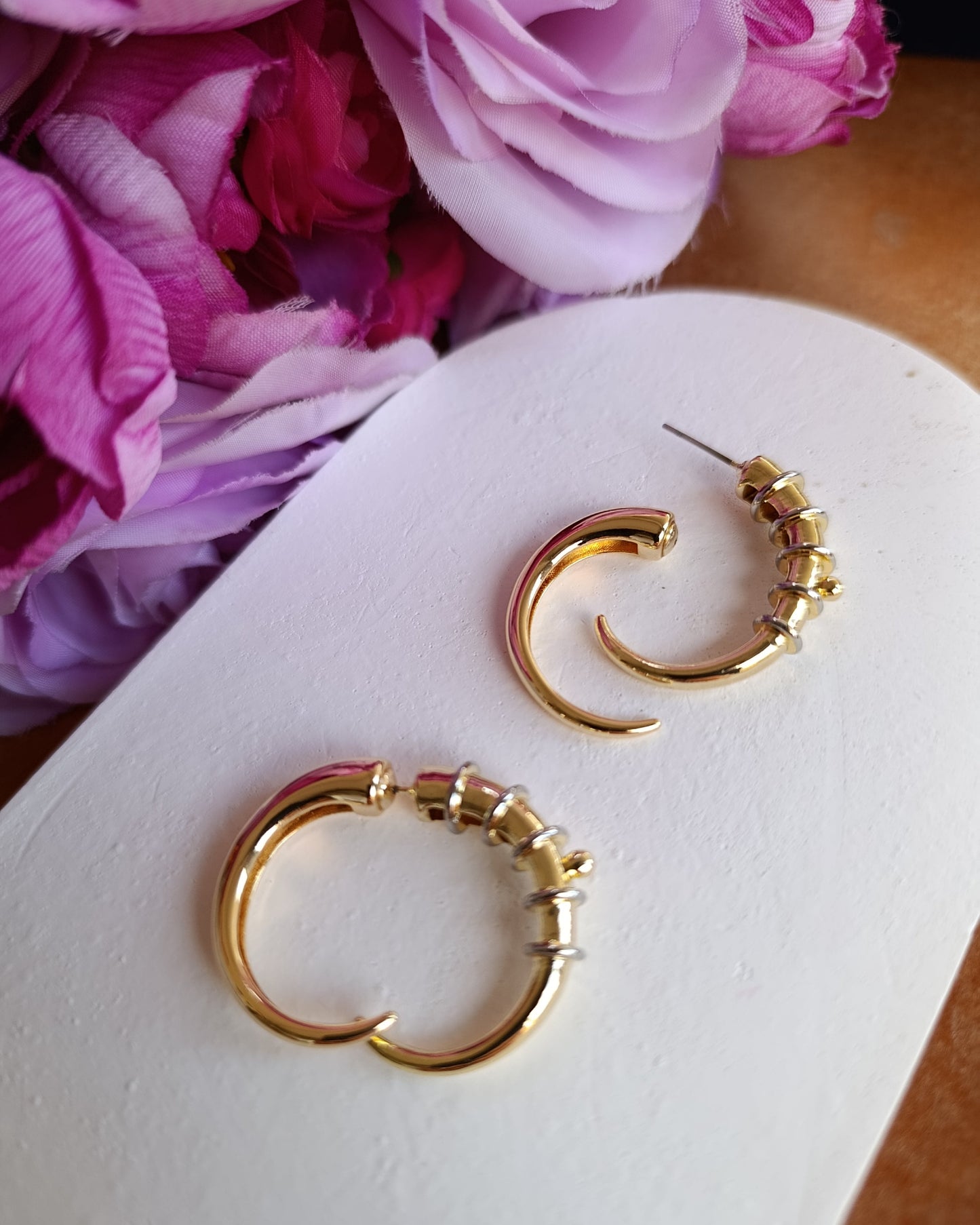 Shadiva Gold Silver Halkalı Asimetrik Küpe