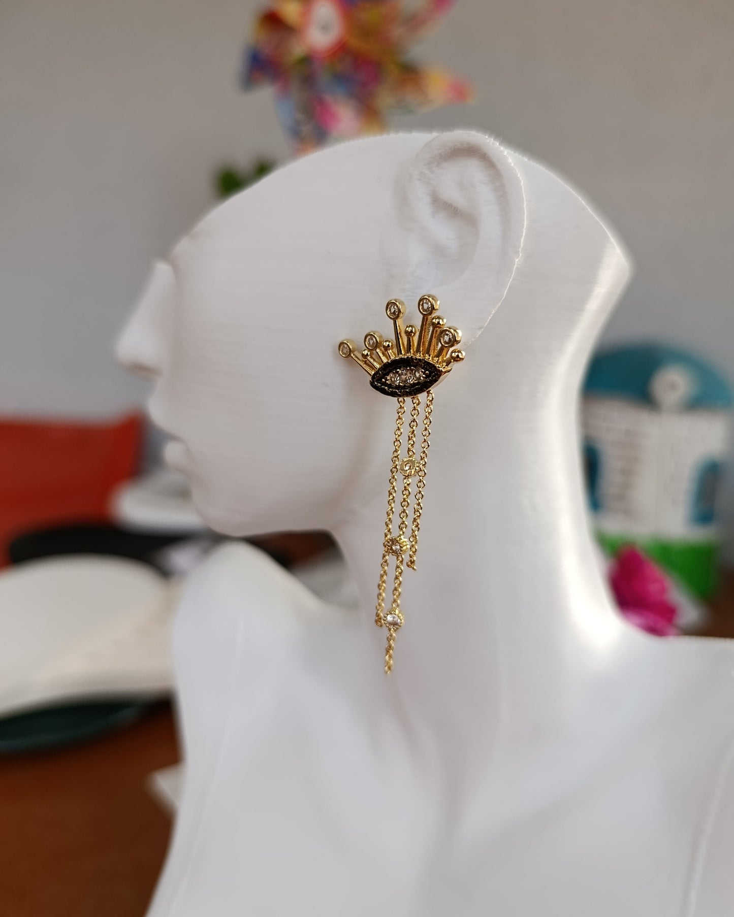 Shadiva Gold Püskül Detaylı Göz Küpe