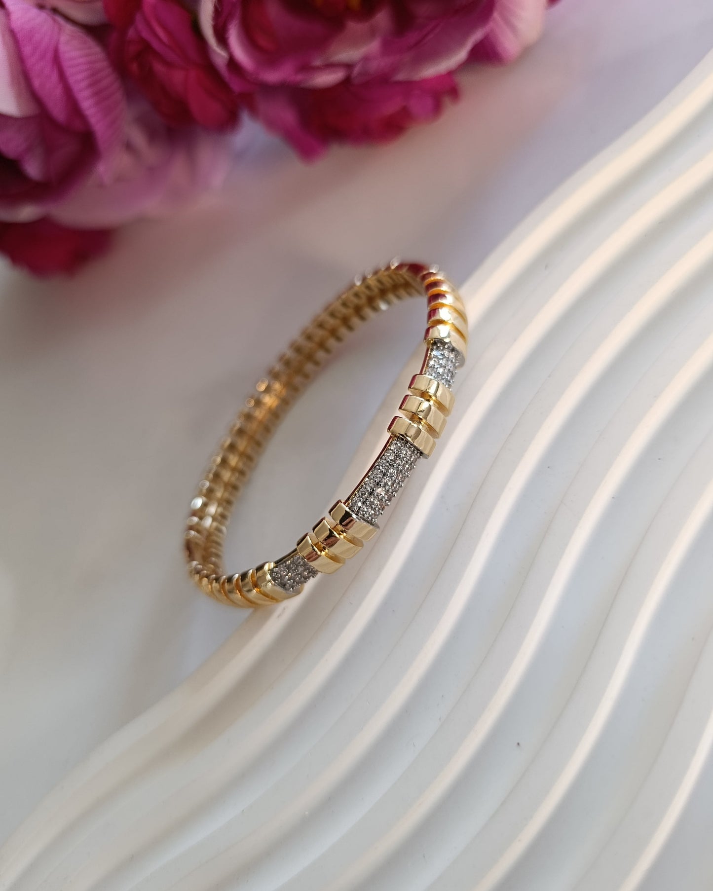 Shadiva Gold Premium Seri Taşlı Kelepçe Bileklik