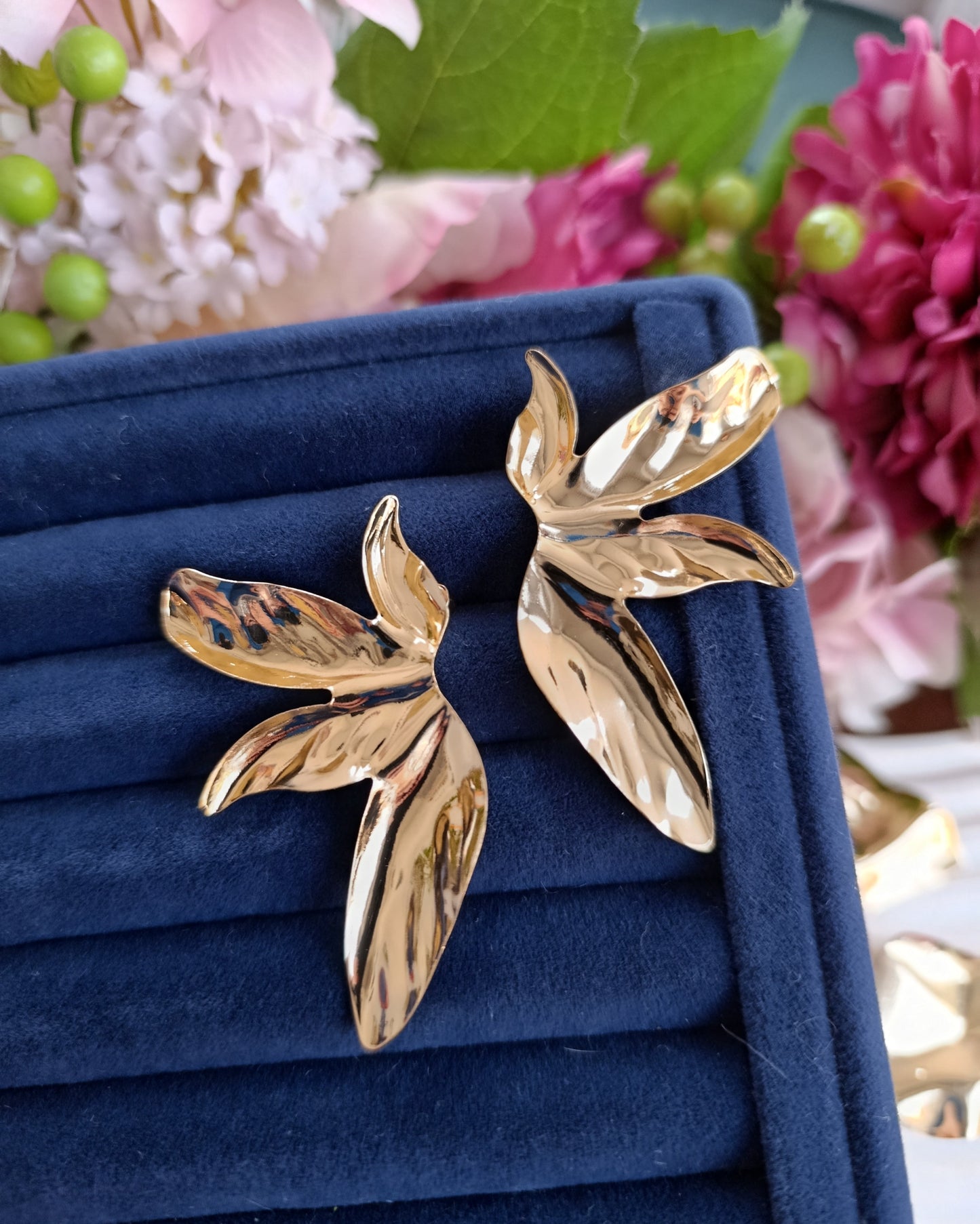 Shadiva Zra Model Gold Yaprak Küpe