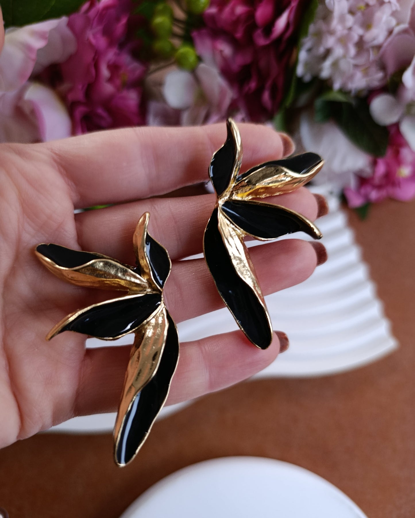 Shadiva Zra Model Siyah Detaylı Gold Küpe