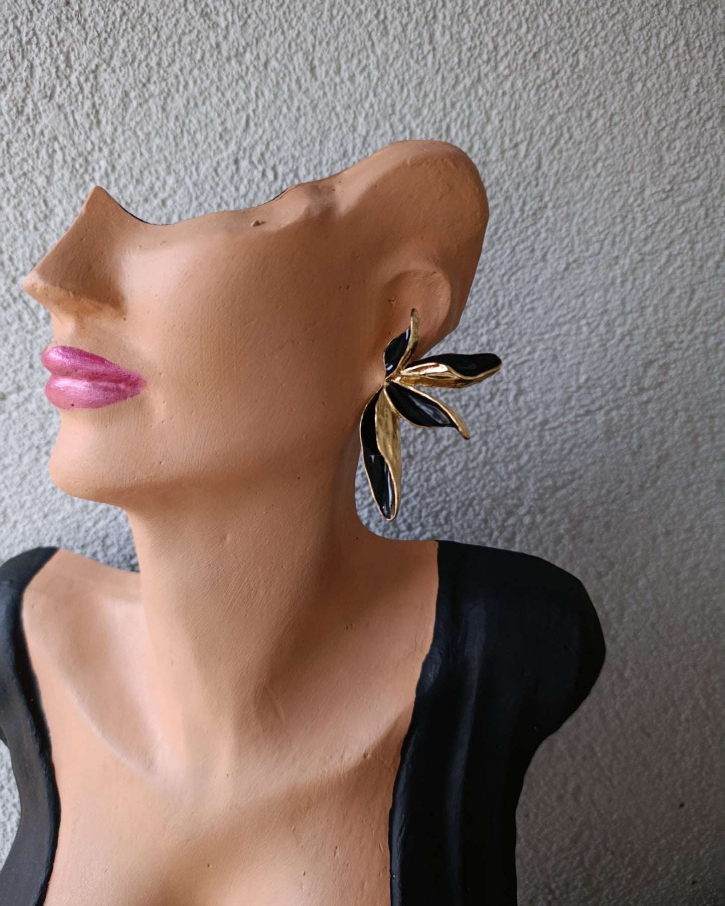Shadiva Zra Model Siyah Detaylı Gold Küpe