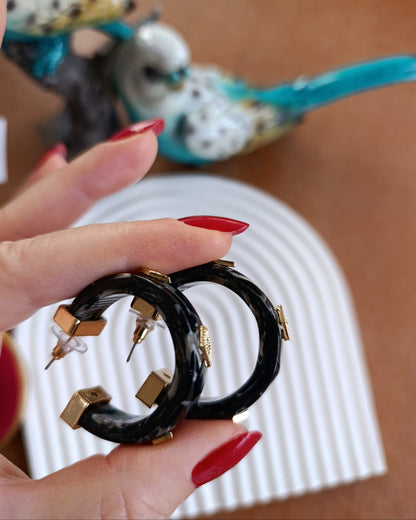 Shadiva Özel Seri Siyah Renk Gold Detay Tasarım  Küpe