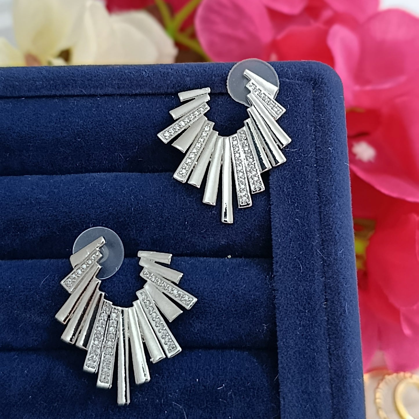 Shadiva Silver Taş Geçiş Detay Yelpaze Küpe