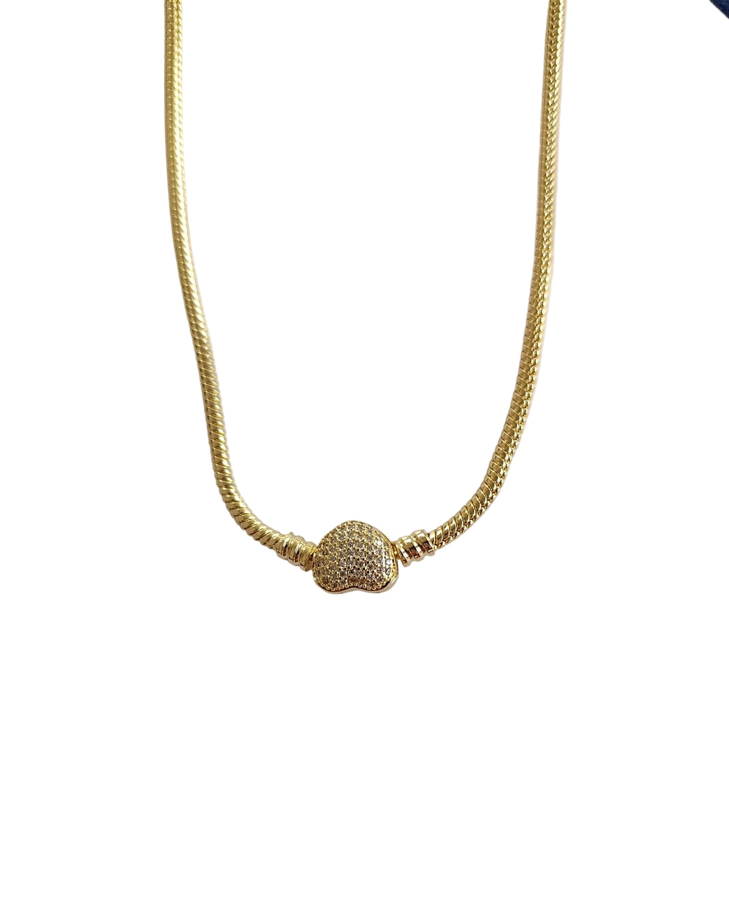 Shadiva Gold Premium Seri Kalp Montürlü Kolye