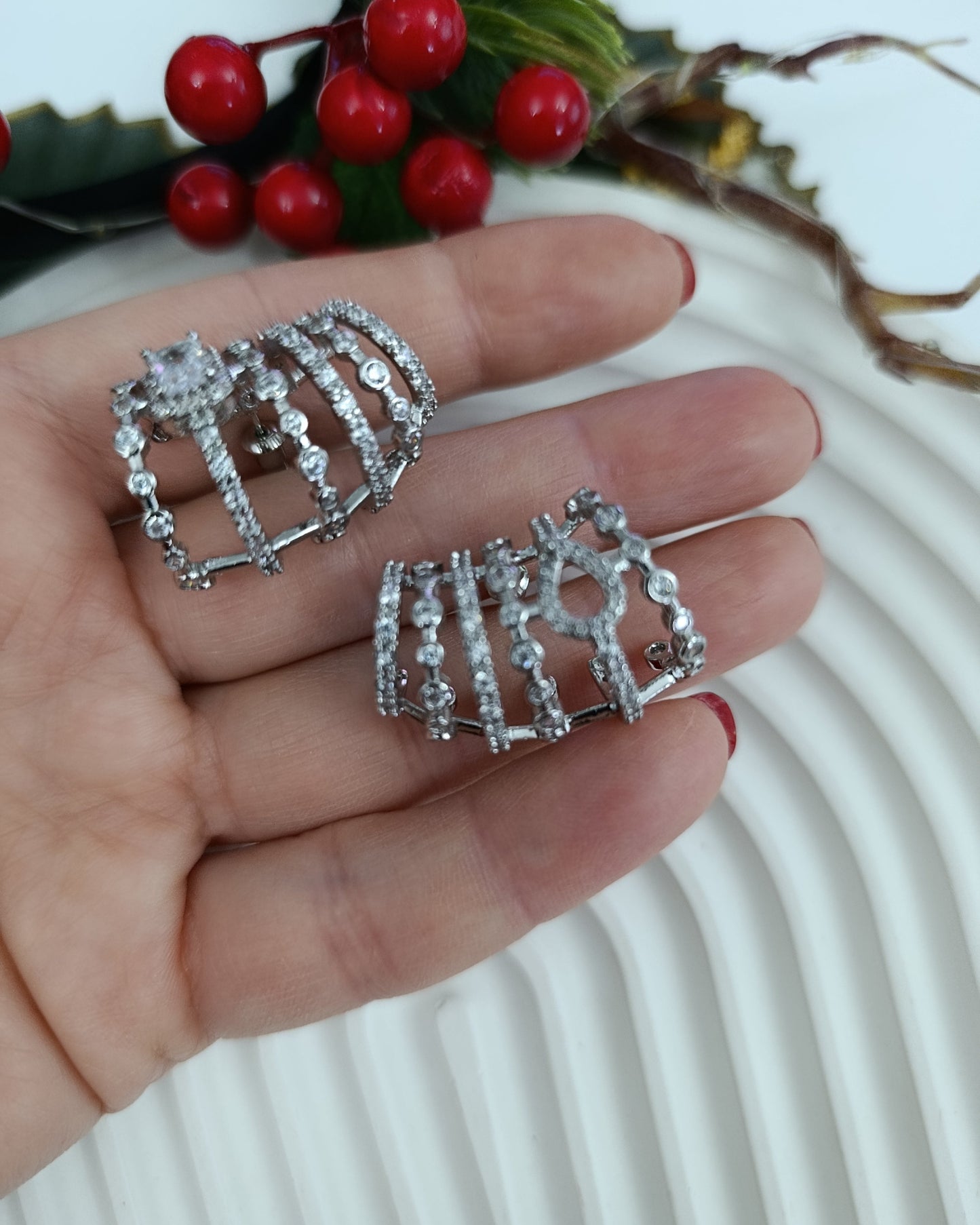 Shadiva Silver Çoklu Görünüm Asimetrik Taşlı Küpe