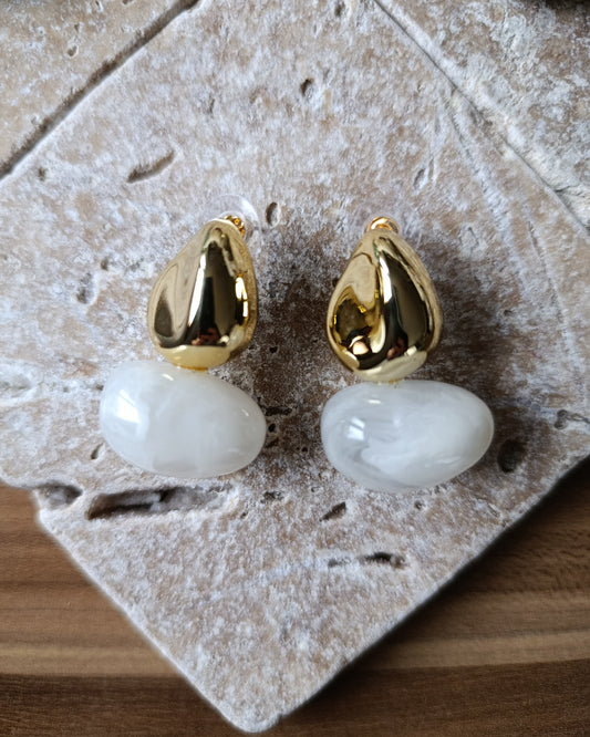 Shadiva Özel Seri Beyaz Kemik Detay Marka Model Gold Küpe