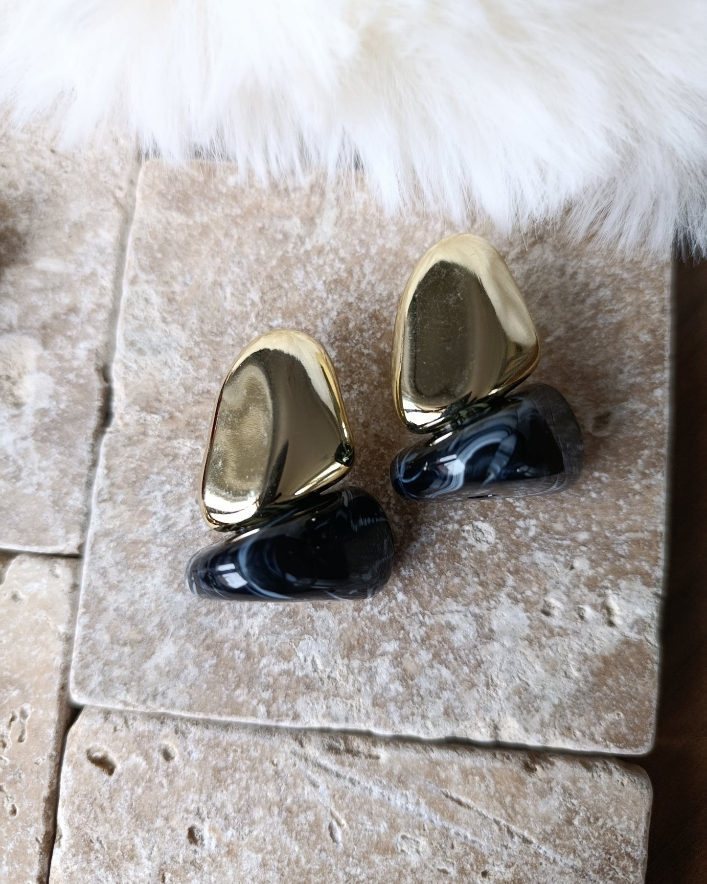 Shadiva Marka Model Siyah Detay Gold Form Küpe