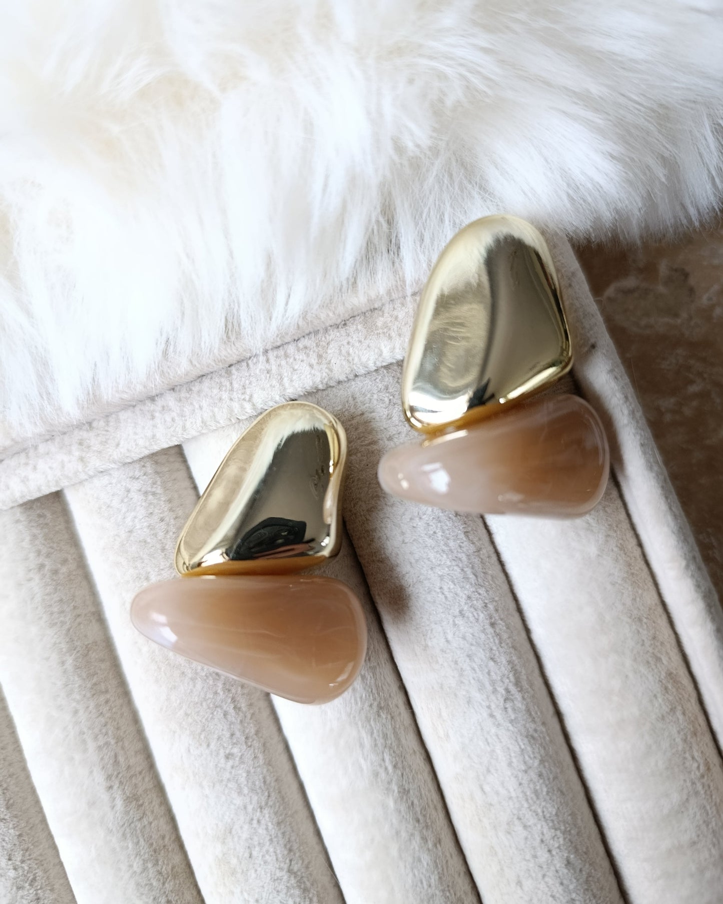 Shadiva Marka Model Krem Detay Gold Form Küpe