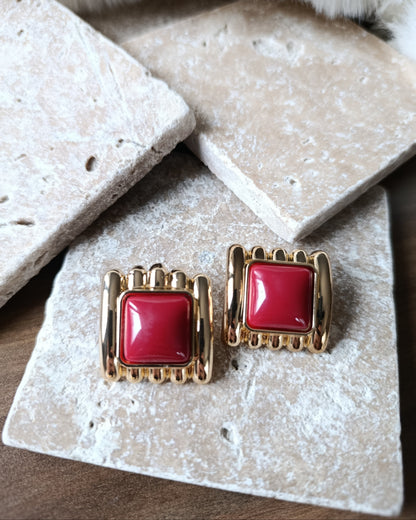 Shadiva Kırmızı Renk Marka Model Kare Gold Küpe