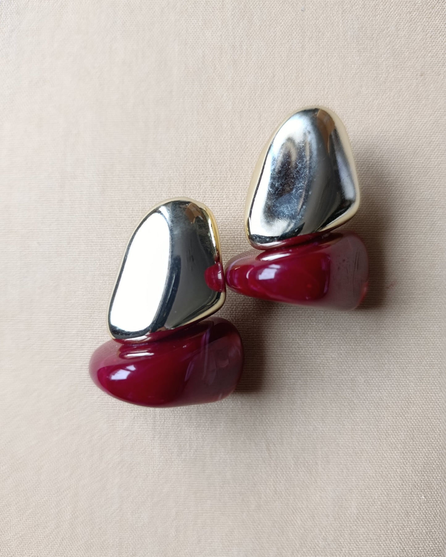 Shadiva Marka Model Kırmızı Detay Gold Form Küpe