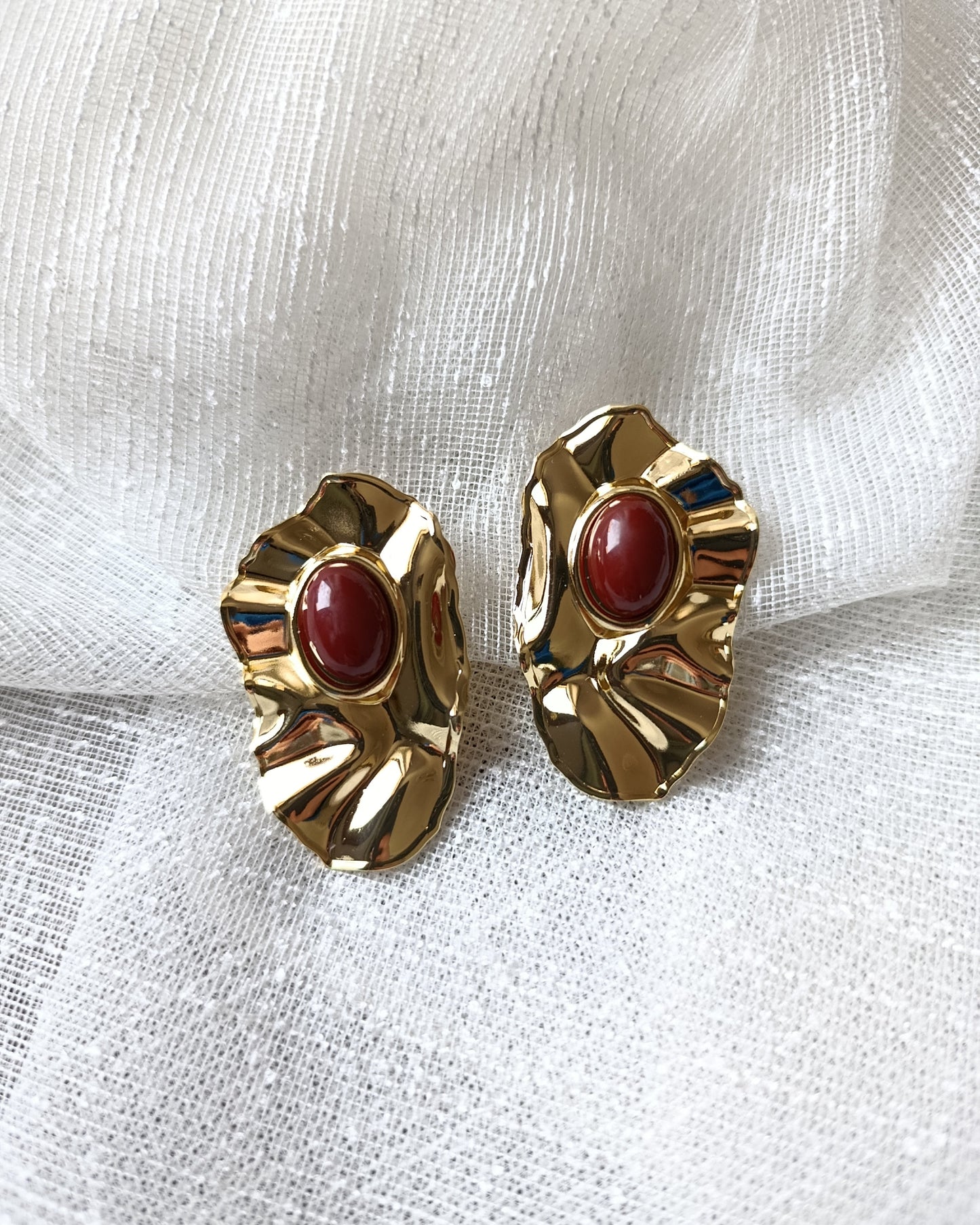 Shadiva Marka Model Kahverengi Taşlı Gold Plaka Küpe