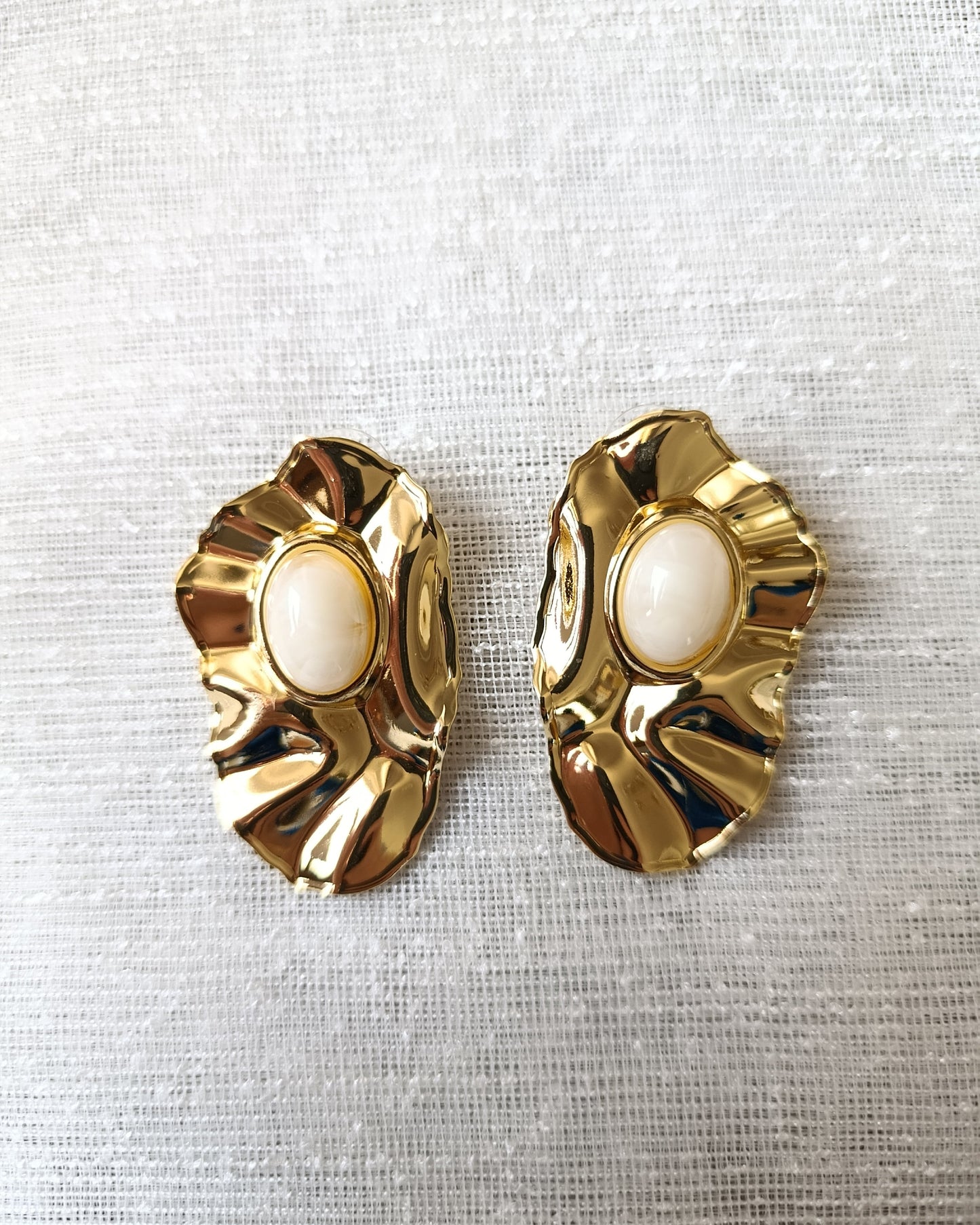 Shadiva Marka Model Kemik Taşlı Gold Plaka Küpe