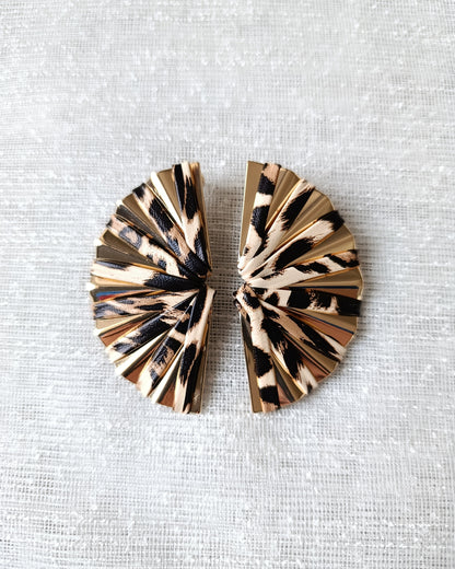 Shadiva Marka Model Leopar Detaylı Gold Plaka Küpe