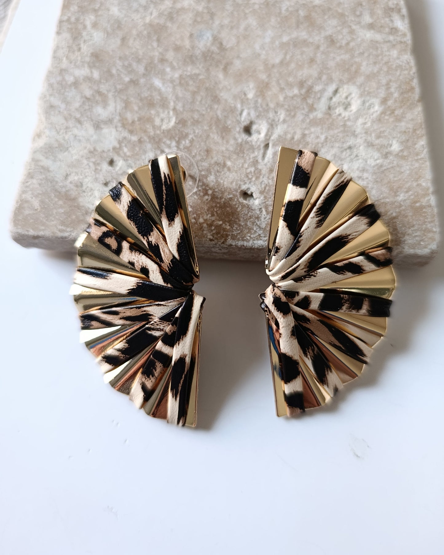 Shadiva Marka Model Leopar Detaylı Gold Plaka Küpe