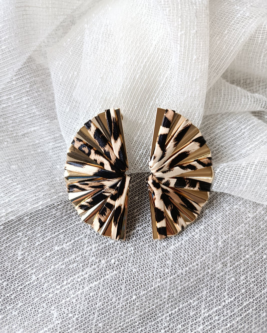 Shadiva Marka Model Leopar Detaylı Gold Plaka Küpe