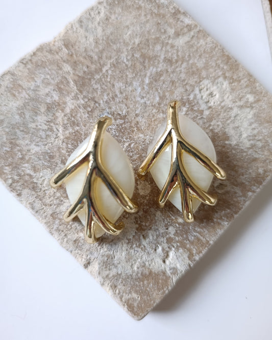 Shadiva Marka Model Krem Detaylı Gold Yaprak Küpe