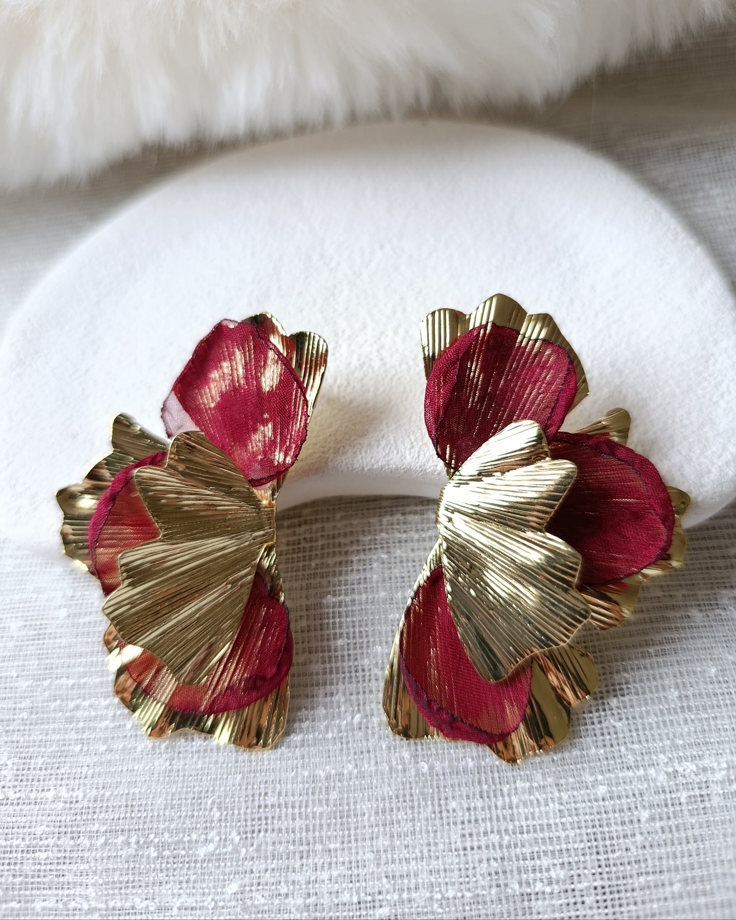 Shadiva Gold Bordo Tül Çiçek Küpe