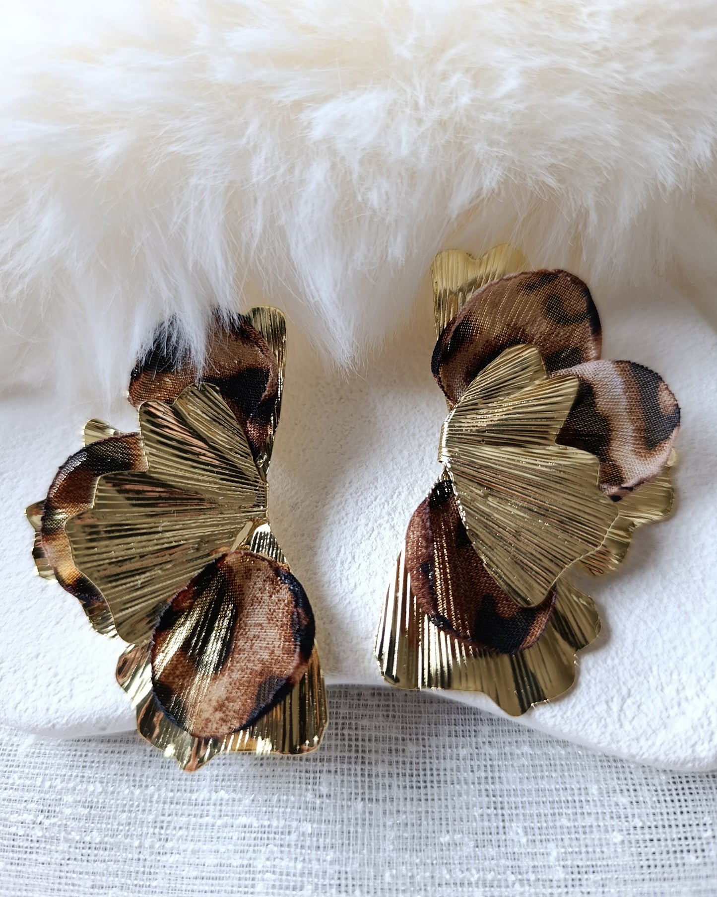 Shadiva Gold Leopar Tül Çiçek Küpe