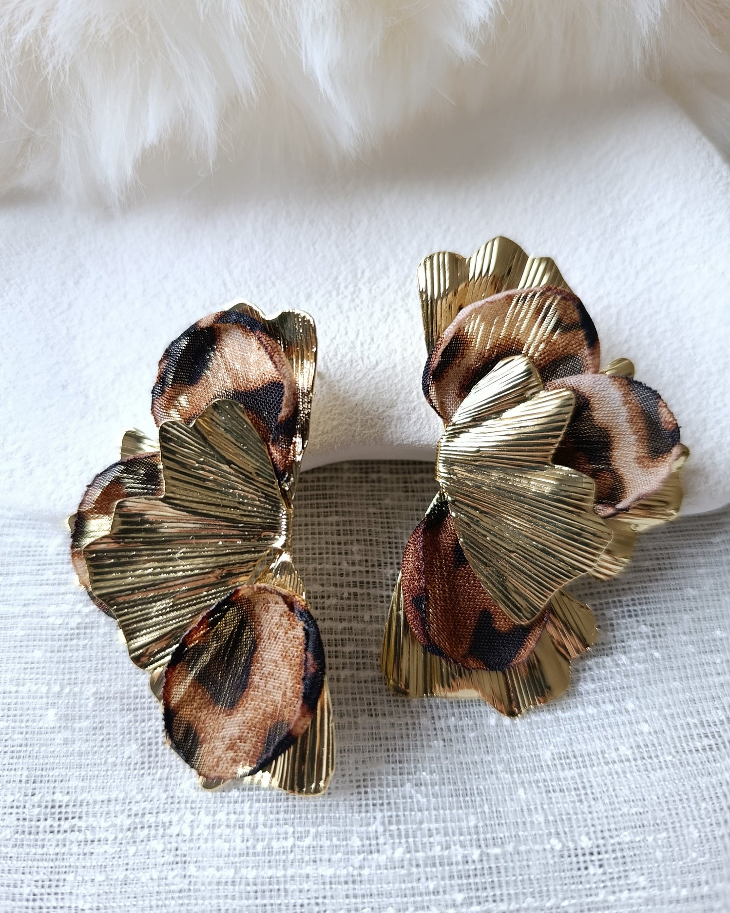 Shadiva Gold Leopar Tül Çiçek Küpe