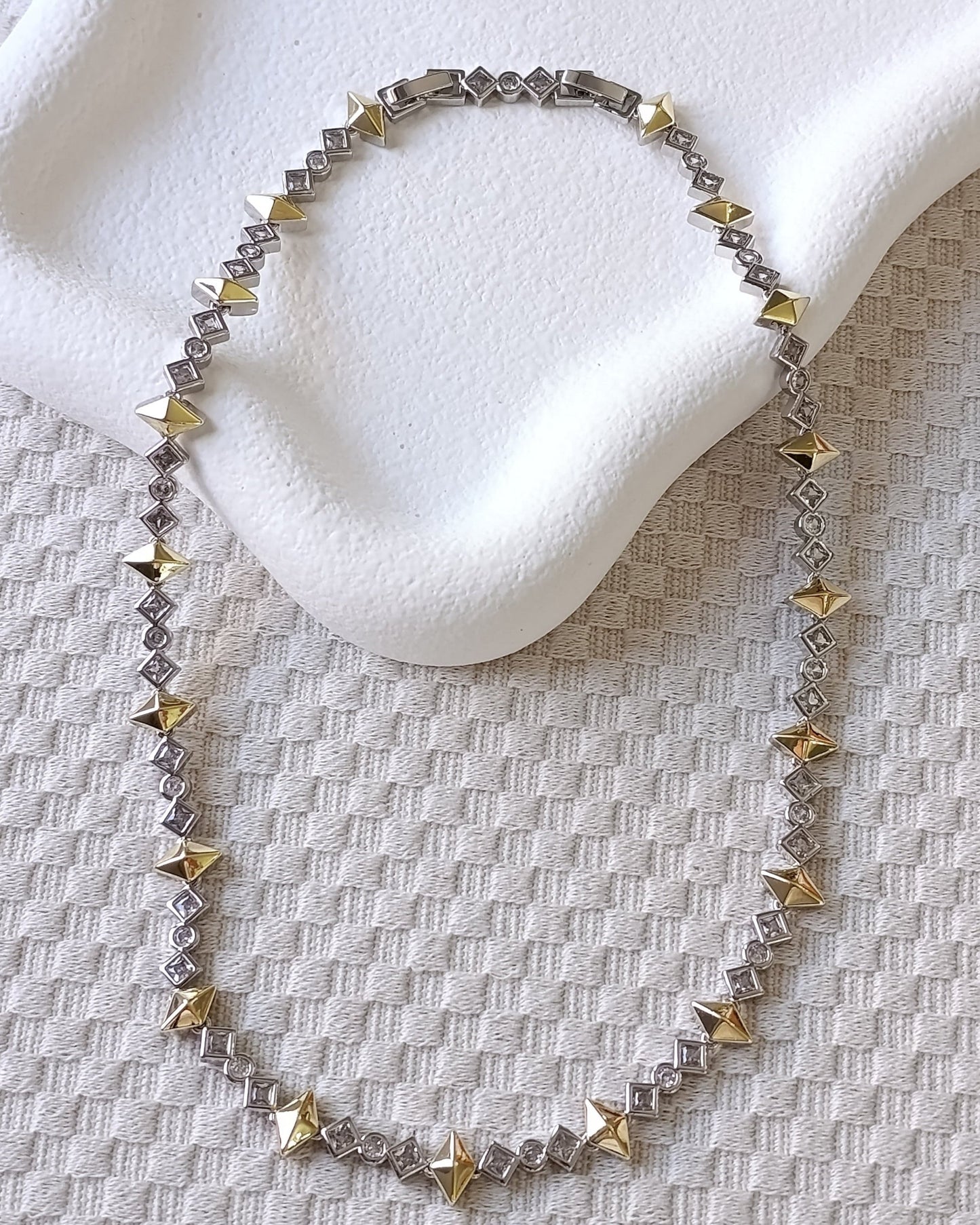 Shadiva Geometrik Su Yolu Kolye