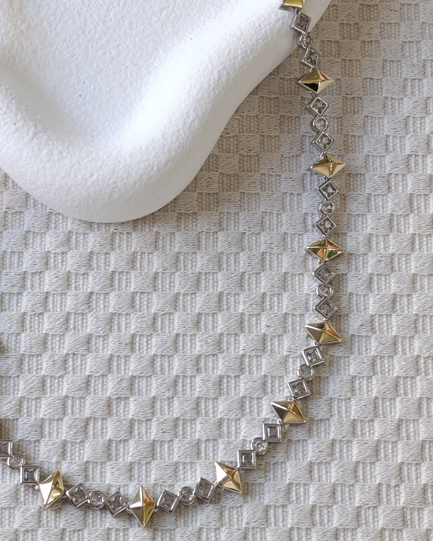 Shadiva Geometrik Su Yolu Kolye