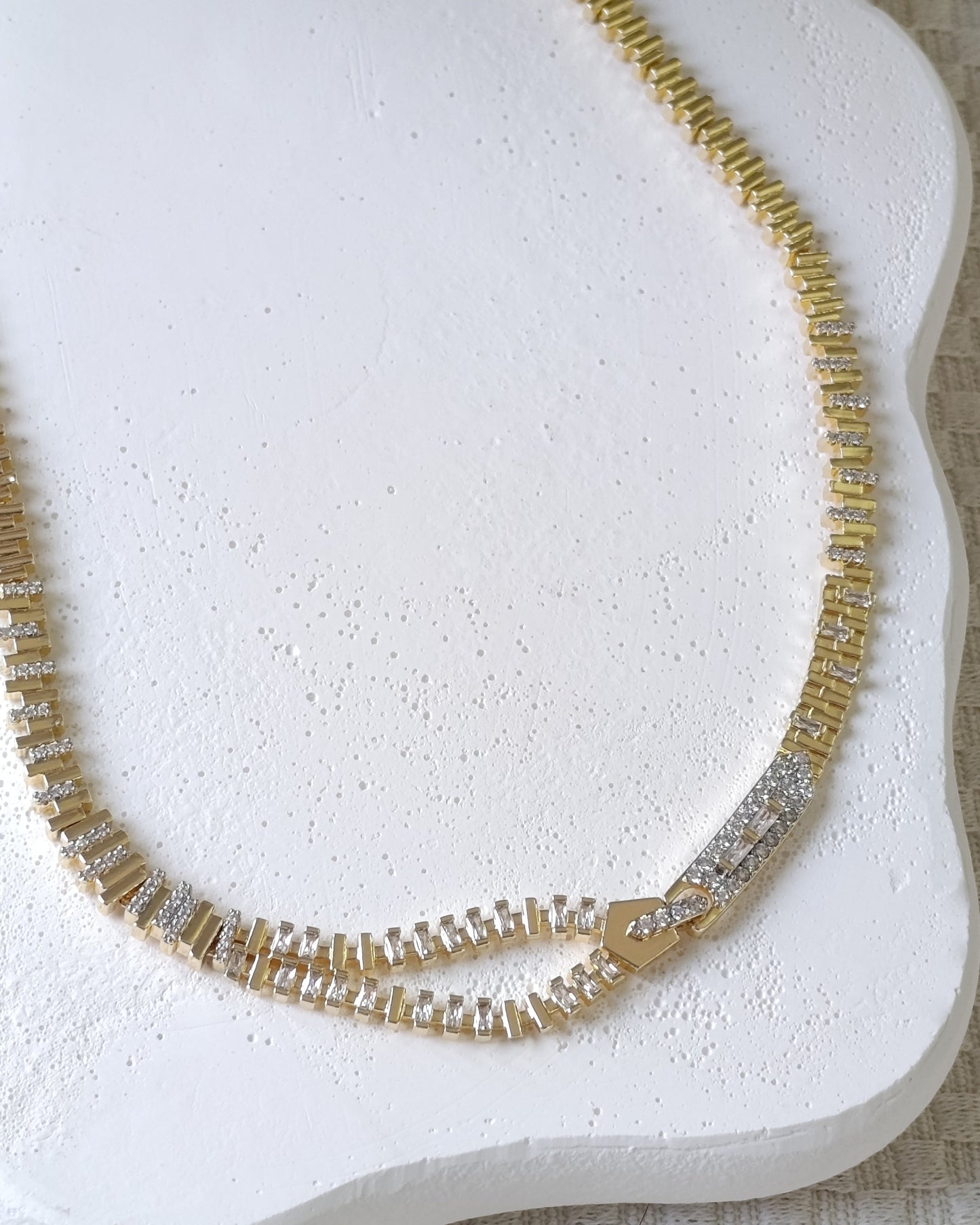 Shadiva Baget Taşlı Fermuar Tasarım Kolye