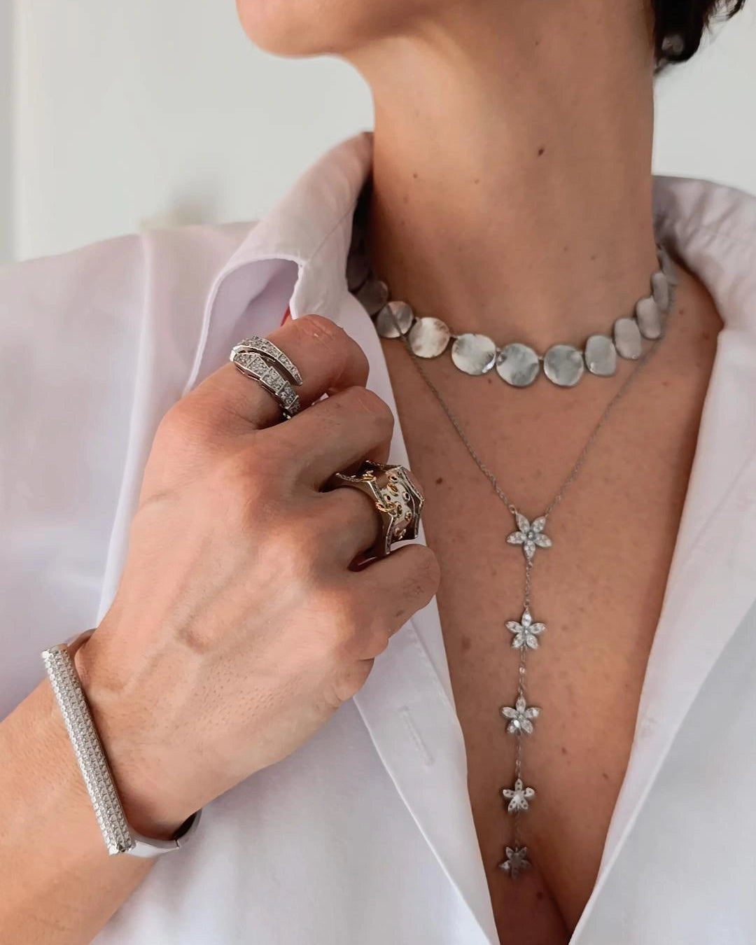 Shadiva Gümüş Renk Dövme Metal Pul Kolye