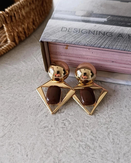 Shadiva Kahverengi Mine Detaylı Altın Rengi Geometrik Küpe