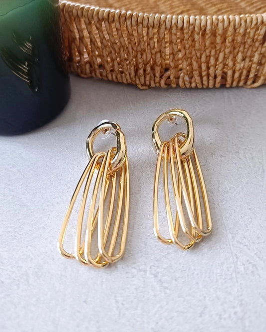 Shadiva Organik Formlu Altın Rengi Dangle Küpe