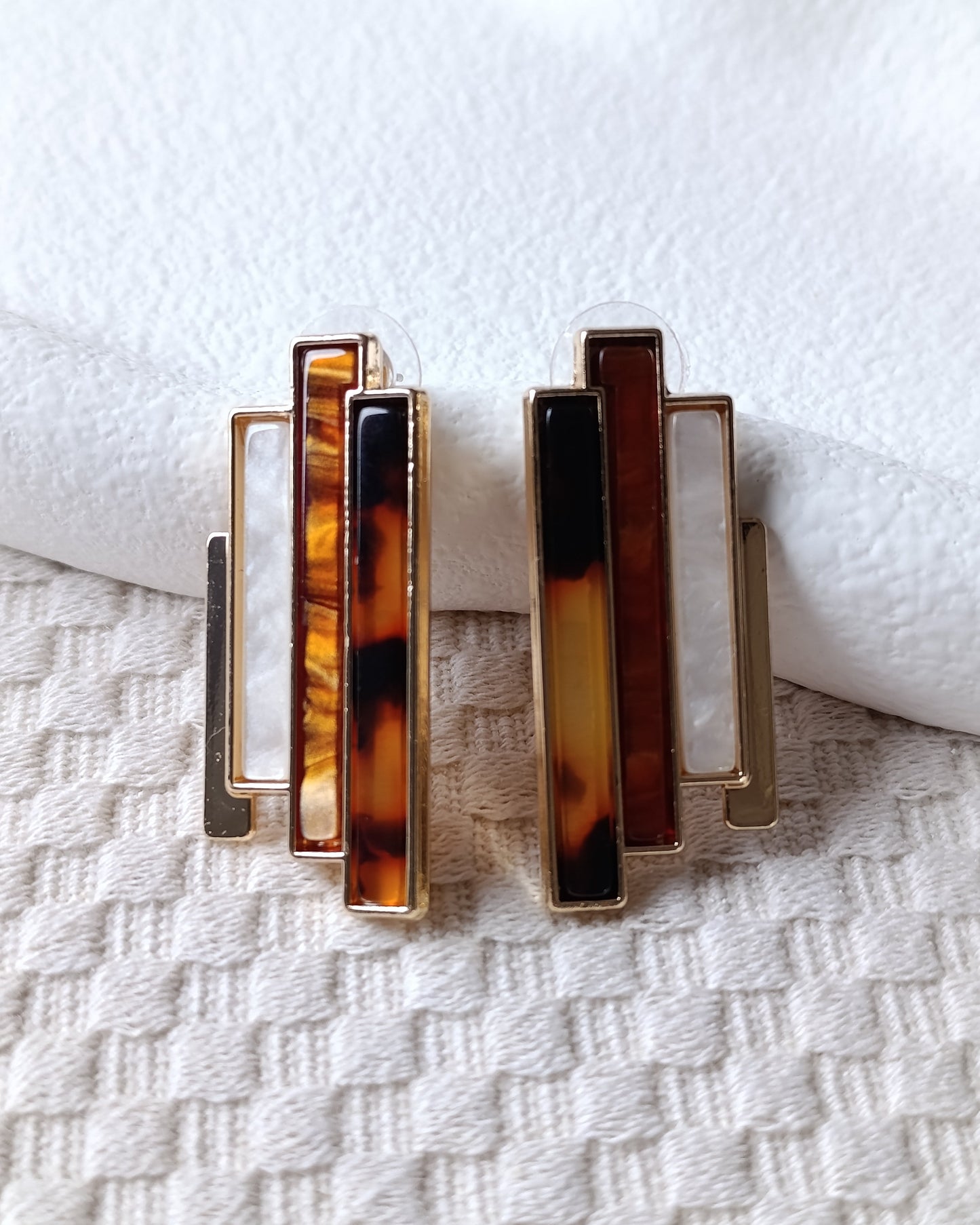 Shadiva Leopar ve Sedef Detaylı Geometrik Gold Küpe