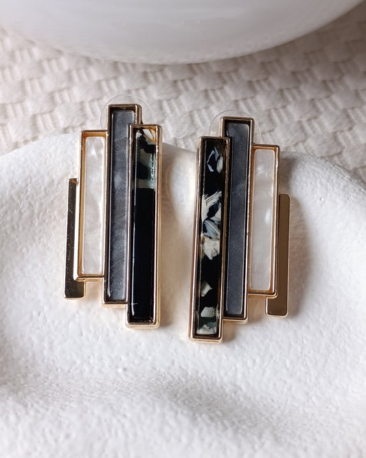 Shadiva Gri ve Sedef Detaylı Geometrik Gold Küpe